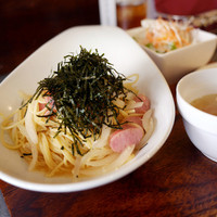 GAZZO - ソーセージと玉ねぎの和風パスタ ¥950