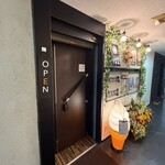cafe & bar sun place -Re:volution- - 店舗前