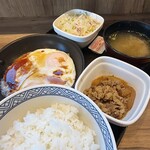 吉野家 - 料理写真:Wハムエッグ牛小鉢定食 666円
