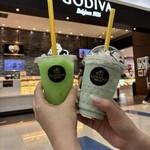 GODIVA - チョコレートミント（右）＆メロンカカオジュース（左）｡