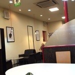 カフェ ビィータ マルヤマ - 店内・喫煙席