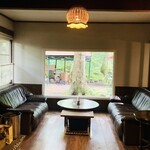 旧軽井沢Cafe 涼の音 - 内観1：単訪オジサンが最初に通された特等席