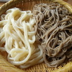 拾遍舎 - ツルツルのうどんと、シコシコのお蕎麦