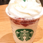 スターバックスコーヒー - フルーツ-オン-トップ-ヨーグルト フラペチーノ® 
with クラッシュ ナッツ