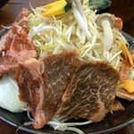 陶板焼　一宮 - で、私がチョイスしたのは牛の陶板焼です。野菜が沢山入っています。