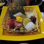 美浜 - 博多の台所として知られる”柳橋連合市場”から取り寄せた新鮮な野菜や鮮魚が詰まった夜の秋御膳です。 