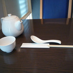 聖兆 - 店内＆テーブル上の様子