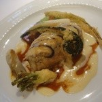 ラ・トルテュ - ホロホロ鳥と椎茸クレピネット仕立て、シュプレームソース