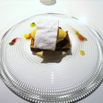 Gaucher - 洋梨の赤ワイン煮込みのクラフティ
　ラベンダーのジェラート、煮汁のアングレーズソース