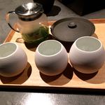 フロリレージュ - 食後のお茶はウーロン茶、ハーブテイ、日本茶の三択。。。
      