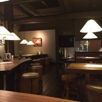 九つ井 玉川店 - テーブル席、右には打ち場がある