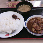 松屋 - ...春のよくばりカレー祭り「【第二弾】ごろごろ煮込みチキンカレー（590円）」、肉多し！！