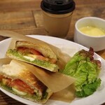 カルディコーヒーファーム カフェ&バル - 料理写真:トマトのジェノベーゼサンド