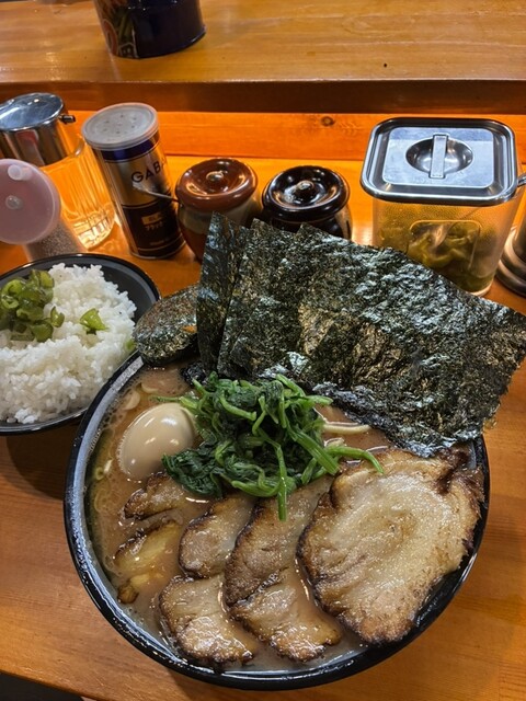 仙鶴33 鶴一家neo - 横浜/ラーメン | 食べログ