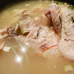 37164647 - 参鶏湯の光るスープが美しい。