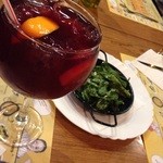 Restaurant Tasca i Vins - 別な方が頼んだサングリア。アルコールをストローで飲むと酔いが早いと思うのは私だけ？(^^;)