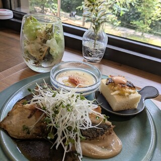 レストランカフェ アンドット_1
