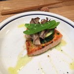 HELIX - 2015.4. ランチコース（\1980）の魚料理はサーモンのソテー