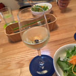 HELIX - 2015.4. ワンプレートランチ（\1080）のサラダ　ワインはもちろん追加(笑)