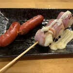 居酒屋あふりか商店 - 赤ウインナー&うずらベーコン巻