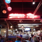 Stinger Ray's Tropical Bar & Grill - 店内の様子