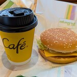 マクドナルド - ドリンク写真:ベーコンレタスバーガー￥470　ホットコーヒー￥140