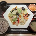 大戸屋 - 料理写真:あさりと豚肉のちゃんぽん風夏野菜炒め ¥1,390