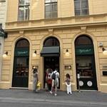 Figlmüller - 入店前　16時半ころ