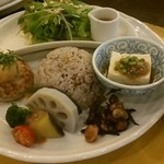 Sanrumu - 本日のランチ。豆腐ハンバーグ、八穀米と黒糖生姜湯で。カラダに良さそう～ ^^