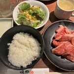 焼肉さんあい - 料理写真:黒毛和牛カルビランチ100g(1,408円)