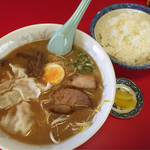 来山閣 - 料理写真:餃子入り味噌ラーメン550円、ライス150円(^^)