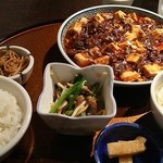 月居 - 和牛すじ肉麻婆豆腐