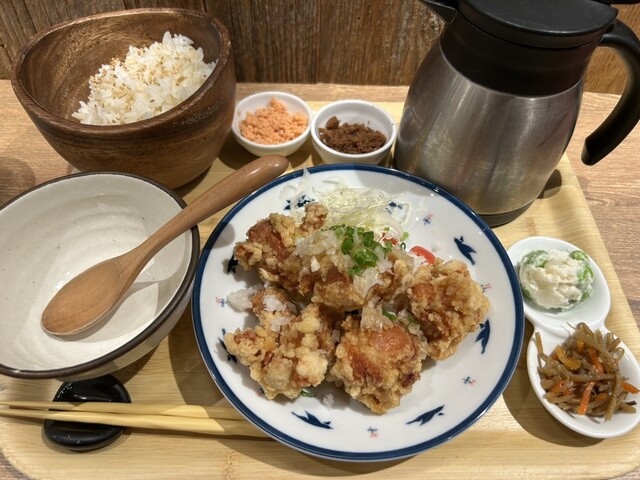 Komeraku Ochazuke to Irodori Karaage. Kyuubikku puraza shin