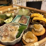 鶏と魚と炭火焼き 燈 - 