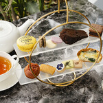 MAGNOLIA Patisserie&Cafe - 料理写真:アフタヌーンティーセット（ケーキ、フィナンシェ、マカロン、マドレーヌ、クッキー、ショコラ、キッシュ、クッキーサレ、ソフトクリーム、紅茶、コーヒー、スパークリングワイン