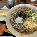 梅の茶屋 - 料理写真:冷やしたぬきそば大盛、イカ天トッピング