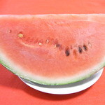 ひらい青果店 - スイカ１/８￥３００（税込）☆♪