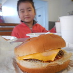 Sanday's Drive In - チーズバーガー