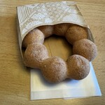 ミスタードーナツ - 料理写真:ポンデ黒糖172円。 黒米や黒豆入りの黒五黒糖シュガーであっさり仕上げたポンデリングです。