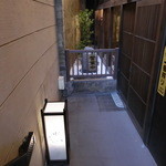 Suika - 急に雰囲気が変わる地下の玄関口