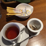 Tsutsuji tei - 紅茶（もう一杯お湯をくれました。おかげでデザートまでドリンクがあり嬉しかった）