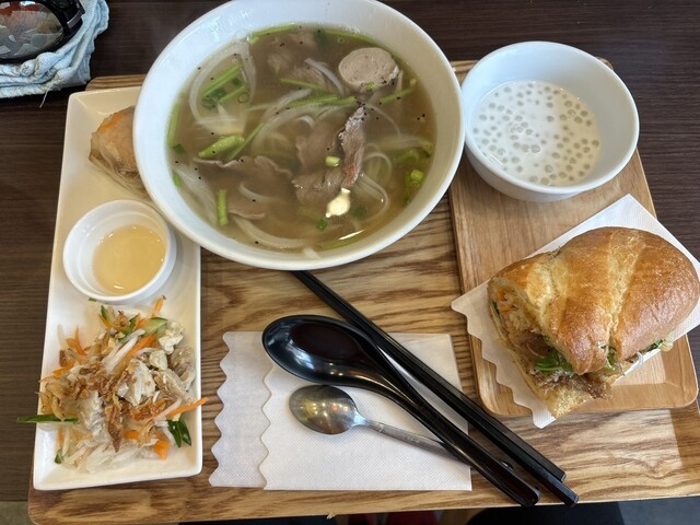 BANH MI XIN CHAO 所沢店