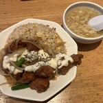 大阪王将 - 料理写真:期間限定のガリバタ暴走鶏炒飯
