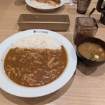 カレーハウス CoCo壱番屋 - 豚しゃぶカレー+ハーフチーズ(ライス300g)+ソース増し+3辛+味噌汁。
