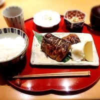 伊豆の旬 やんも 南青山店 - サバの塩焼き