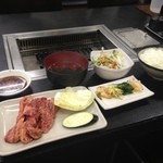 Yakiyaki Tei - 2015.4.19ランチタイム定食では一番高い牛ロース定食1,100円