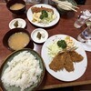 三好弥 - 料理写真:手前はアジフライ定食¥750（税込み26年7月）、奥はサケフライ定食¥750