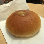 Natural Bread Bakery - 千葉県産落花生使用　ピーナッツクリームパン　190円