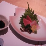 すし処 花ゆい - マグロ、アカガレイ、ニシンの刺身盛り合わせ