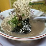 とんこつラーメン よかろうもん - 